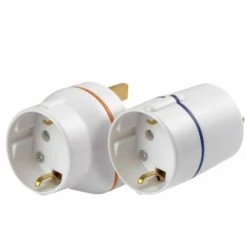 GO TRAVEL Material Eléctrico Y Electrónico Adaptador Euro-US 2pcs.